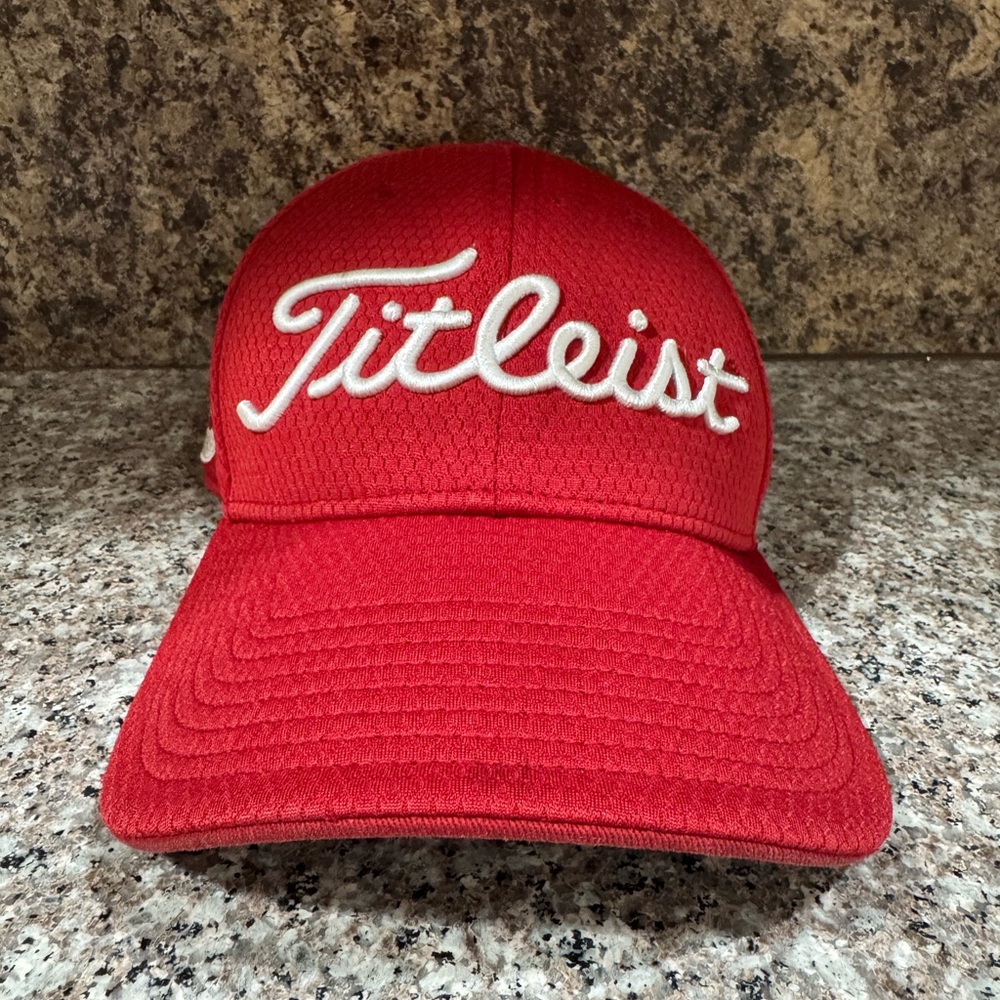 Titleist / FootJoy Pro V1 / Adjustable Golfing Hat / Red